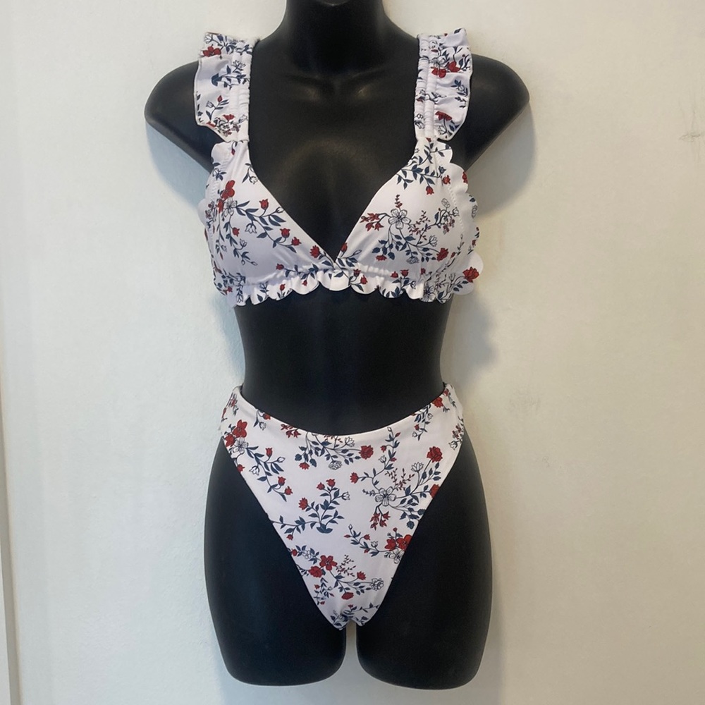 ZAFUL Forever Young White Floral Bikini with Ruffles Size 8 New With Tags